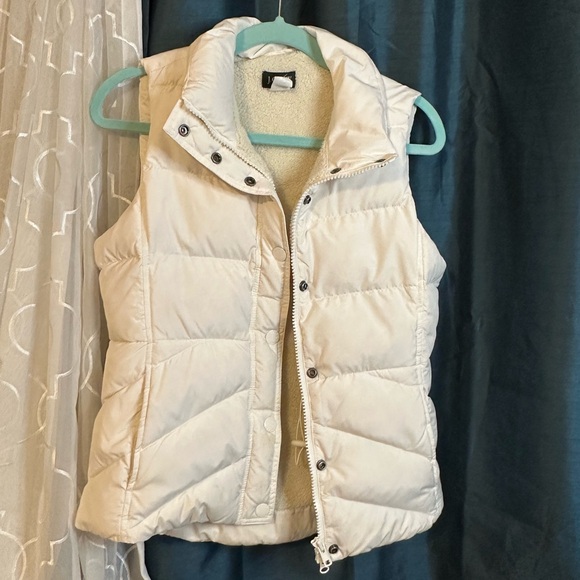 J. Crew Jackets & Blazers - J Crew women’s  White Puffer Vest with Sherpa Lining